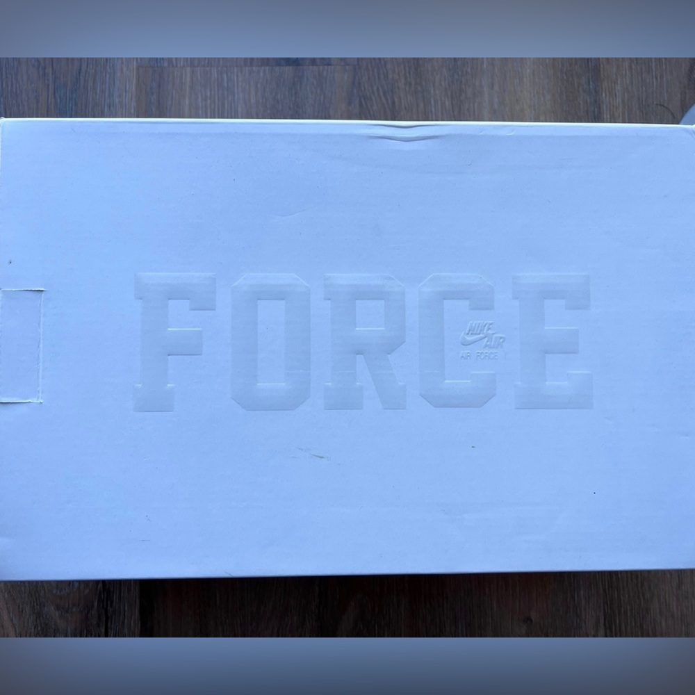 OFF-White X Air Force 1 Low “University Gold” - Picture 8 of 9
